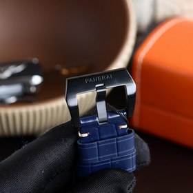 Panerai SUBMERSIBLE BMG-TECH — 47-миллиметровые часы из серии Sub