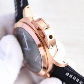Panerai SUBMERSIBLE BMG-TECH — 47-миллиметровые часы из серии Sub