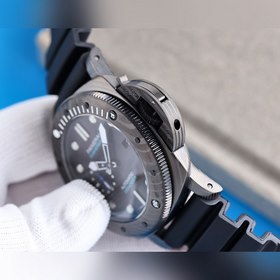 Panerai поставляет профессиональное и точное водолазное снаряжени