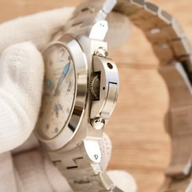 Panerai с индикатором запаса хода, луны и звезд. Официальный часо