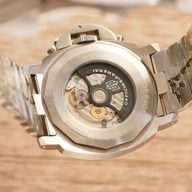 Panerai с индикатором запаса хода, луны и звезд. Официальный часо