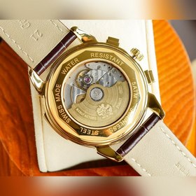 Часы для пар с вечным календарем от Piaget Детали： 1. Оснащен ори