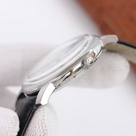 Классическая ультратонкая серия Altiplano от Piaget Часы оснащены