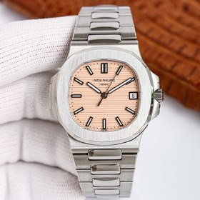 Patek Philippe Nautilus 5711 с классическим безелем и ремешком из