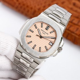 Patek Philippe Nautilus 5711 с классическим безелем и ремешком из