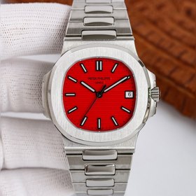 Patek Philippe Nautilus 5711 с классическим безелем и ремешком из