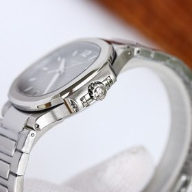 Patek Philippe Sportive et élégante Montre pour femme Nautilus PP