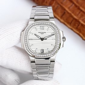 Patek Philippe Sportive et élégante Montre pour femme Nautilus PP