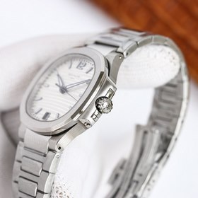 Patek Philippe Sportive et élégante Montre pour femme Nautilus PP