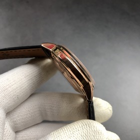 Новые часы Patek Philippe Корпус часов тщательно разработан в том
