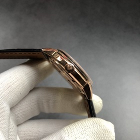 Новые часы Patek Philippe Корпус часов тщательно разработан в том