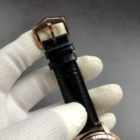 Новые часы Patek Philippe Корпус часов тщательно разработан в том