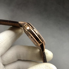 Новые часы Patek Philippe Корпус часов тщательно разработан в том