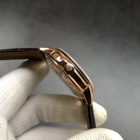 Новые часы Patek Philippe Корпус часов тщательно разработан в том