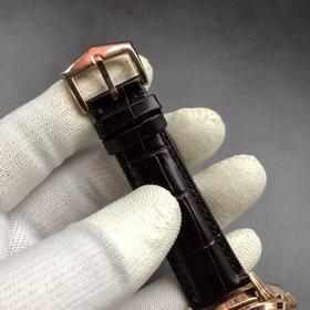 Новые часы Patek Philippe Корпус часов тщательно разработан в том