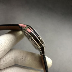 Новые часы Patek Philippe Корпус часов тщательно разработан в том