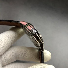 Новые часы Patek Philippe Корпус часов тщательно разработан в том