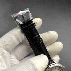 Новые часы Patek Philippe Корпус часов тщательно разработан в том