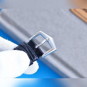 Команда часовщиков Patek Philippe впервые создала мужской часы с 