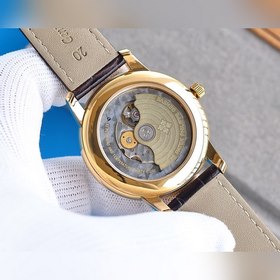 , классическая модель от PATEK PHILIPPE. Стекло в форме крышки ка