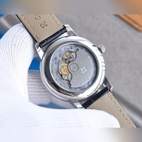 , классическая модель от PATEK PHILIPPE. Стекло в форме крышки ка