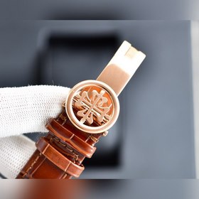Patek Philippe представляет часы сложными функциями 5205G. Размер