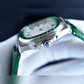 PATEK PHILIPPE Пэтэк Филипп Цветная серия с квадратными бриллиант