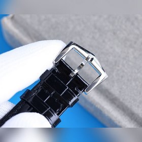 Patek Philippe PATEK PHILIPPE Классическая лаконичность Необходим