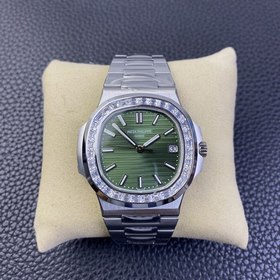 Patek Philippe 5711 с оливково-зеленым циферблатом и бриллиантами