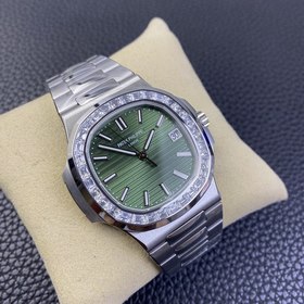 Patek Philippe 5711 с оливково-зеленым циферблатом и бриллиантами
