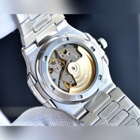 PATEK PHILIPPE Пэтэк Филипп Серия цветных квадратных бриллиантов 