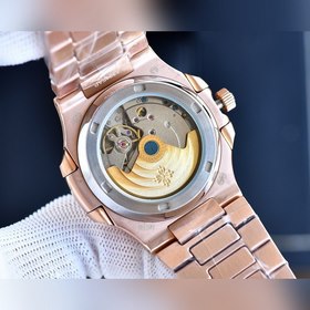 PATEK PHILIPPE Пэтэк Филипп Серия цветных квадратных бриллиантов 