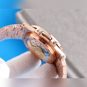 Часы PATEK PHILIPPE Nautilus Механизм с автоматической заводкой C