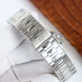 Совместная коллекция Patek Philippe и Tiffany — Nautilus в синем 