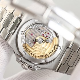 Совместная коллекция Patek Philippe и Tiffany — Nautilus в синем 