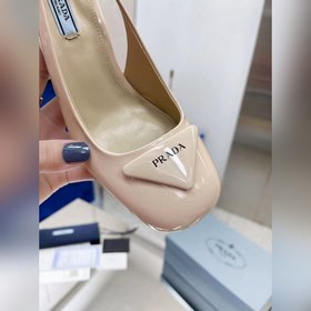 PRADA Весенняя коллекция на толстом каблуке Необходимый элемент