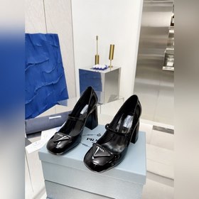 PRADA Весенняя коллекция на толстом каблуке Незаменимый аксессуа