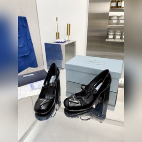 PRADA Весенняя коллекция на толстом каблуке Незаменимый аксессуа