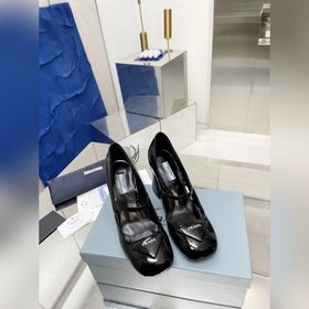 PRADA Весенняя коллекция на толстом каблуке Незаменимый аксессуа