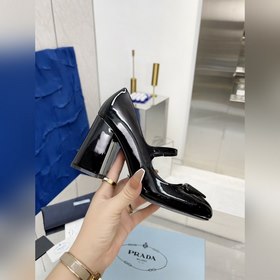 PRADA Весенняя коллекция на толстом каблуке Незаменимый аксессуа