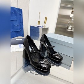 PRADA Весенняя коллекция на толстом каблуке Незаменимый аксессуа
