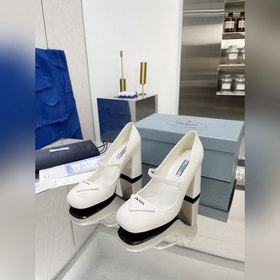PRADA Ранневесенняя коллекция на подиуме. Серия на толстом каблу