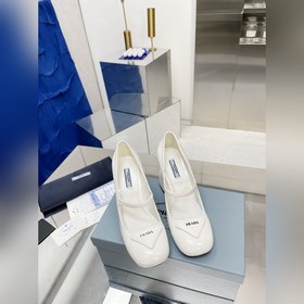 PRADA Ранневесенняя коллекция на подиуме. Серия на толстом каблу