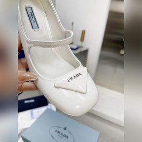PRADA Ранневесенняя коллекция на подиуме. Серия на толстом каблу