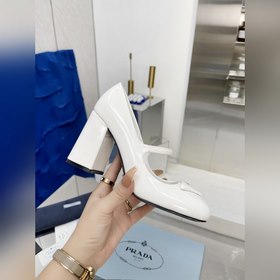 PRADA Ранневесенняя коллекция на подиуме. Серия на толстом каблу