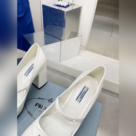PRADA Ранневесенняя коллекция на подиуме. Серия на толстом каблу