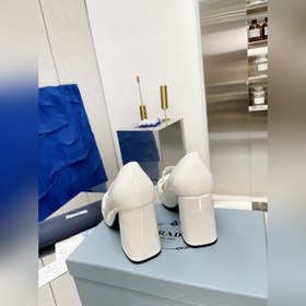 PRADA Ранневесенняя коллекция на подиуме. Серия на толстом каблу
