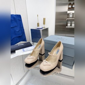 PRADA Ранневесенняя коллекция на подиуме. Серия на толстом каблу
