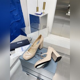 PRADA Ранневесенняя коллекция на подиуме. Серия на толстом каблу