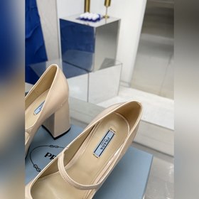 PRADA Ранневесенняя коллекция на подиуме. Серия на толстом каблу